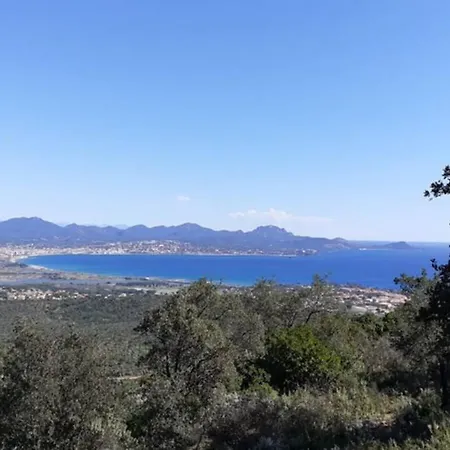 T2 Climatise A 5 Minutes A Pied De La Avec Parking, Piscine Et Wifi * Fréjus