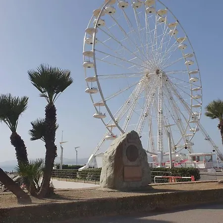 T2 Climatise A 5 Minutes A Pied De La Avec Parking, Piscine Et Wifi Apartment Frejus