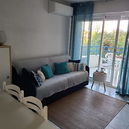 T2 Climatise A 5 Minutes A Pied De La Avec Parking, Piscine Et Wifi Frejus