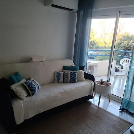 Apartment T2 Climatise A 5 Minutes A Pied De La Avec Parking, Piscine Et Wifi